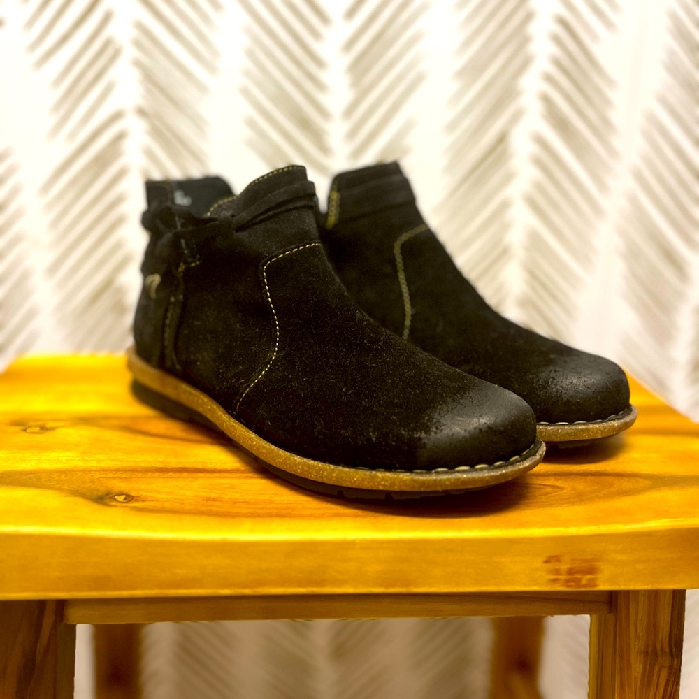 Børn Tarkiln black distressed boots. Women’s size 6.5. NWOT.